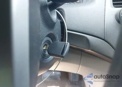 2010 Honda Accord 2.4 Lx z USA, uszkodzony, nr VIN 1HGCP2F32AA174607